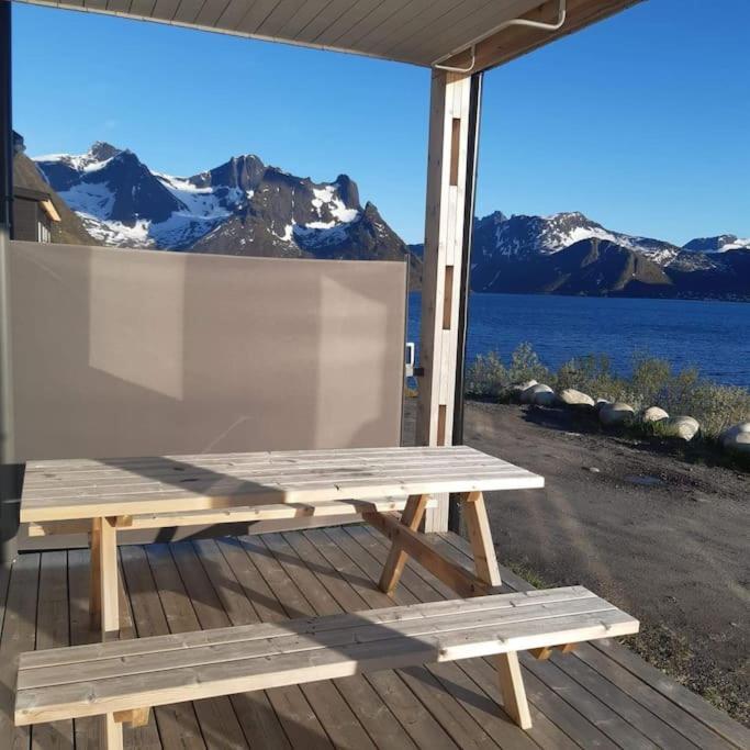 Senja, Husoy I Senja. Leilighet Med Utsikt Over Fjord Og Fjell Tofta Exterior photo